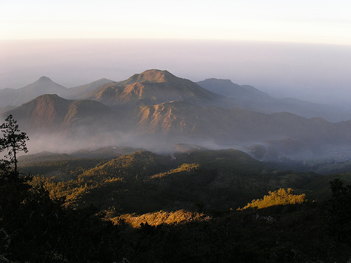 Gunung Lawu, perbatasan Jawa Tengah & Jawa Timur 
