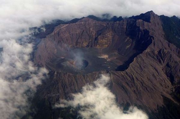 Gunung yang Paling Angker di Indonesia